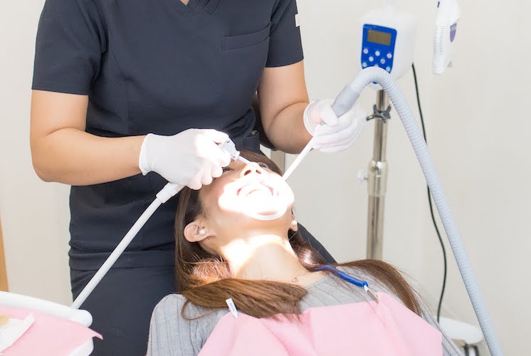 虫歯の有無を確認いたします。