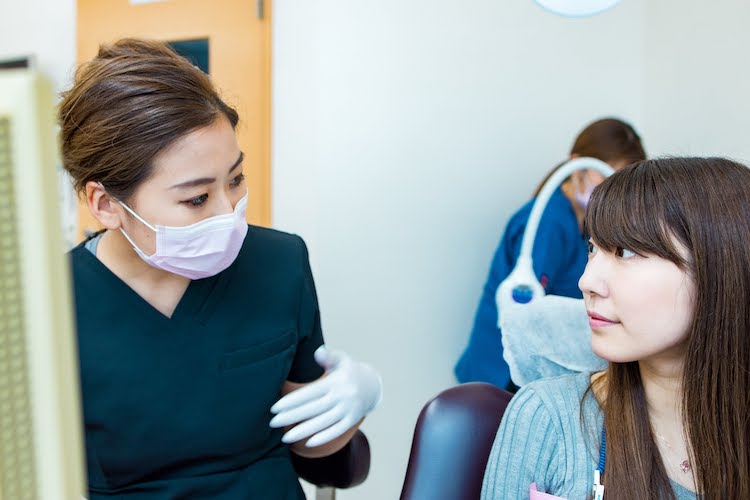 歯のクリーニングとホワイトニングの説明